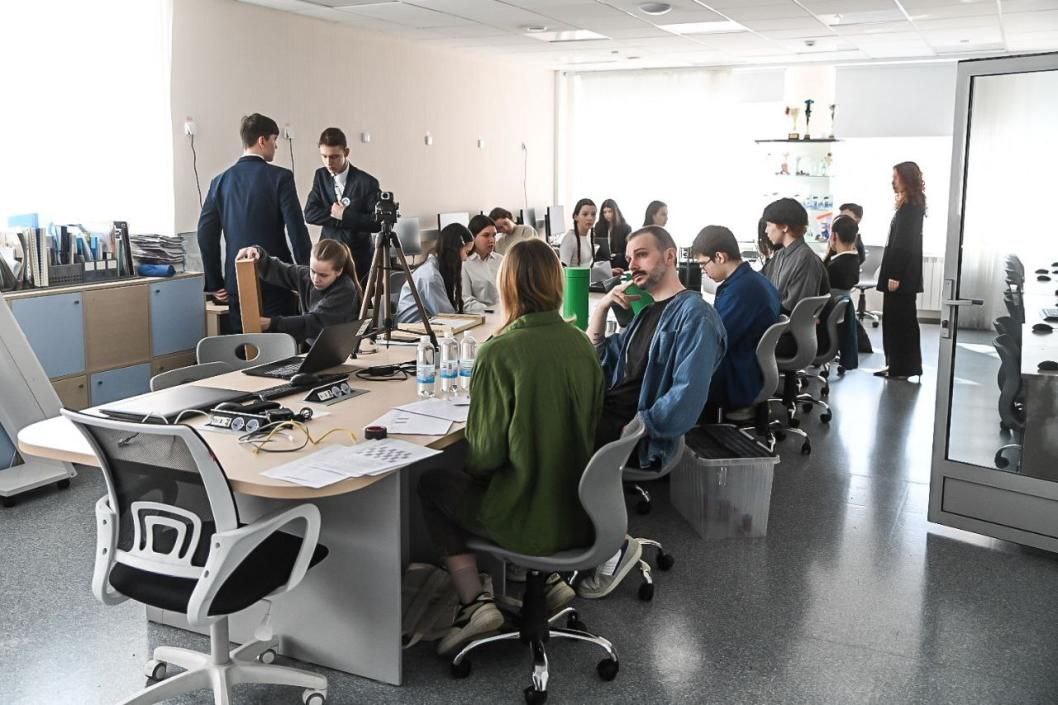 Проекты по развитию ИИ, генетики, космических технологий представили школьники на конкурсе в Тюмени