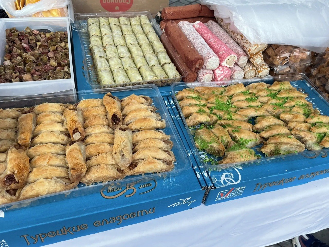 Дорогие тоболяки и гости города! Прямо сейчас на Базарной площади уже распахнула свои двери праздничная ярмарка Дорогие тоболяки и гости города! Прямо сейчас на Базарной площади уже распахнула свои двери праздничная ярмарка