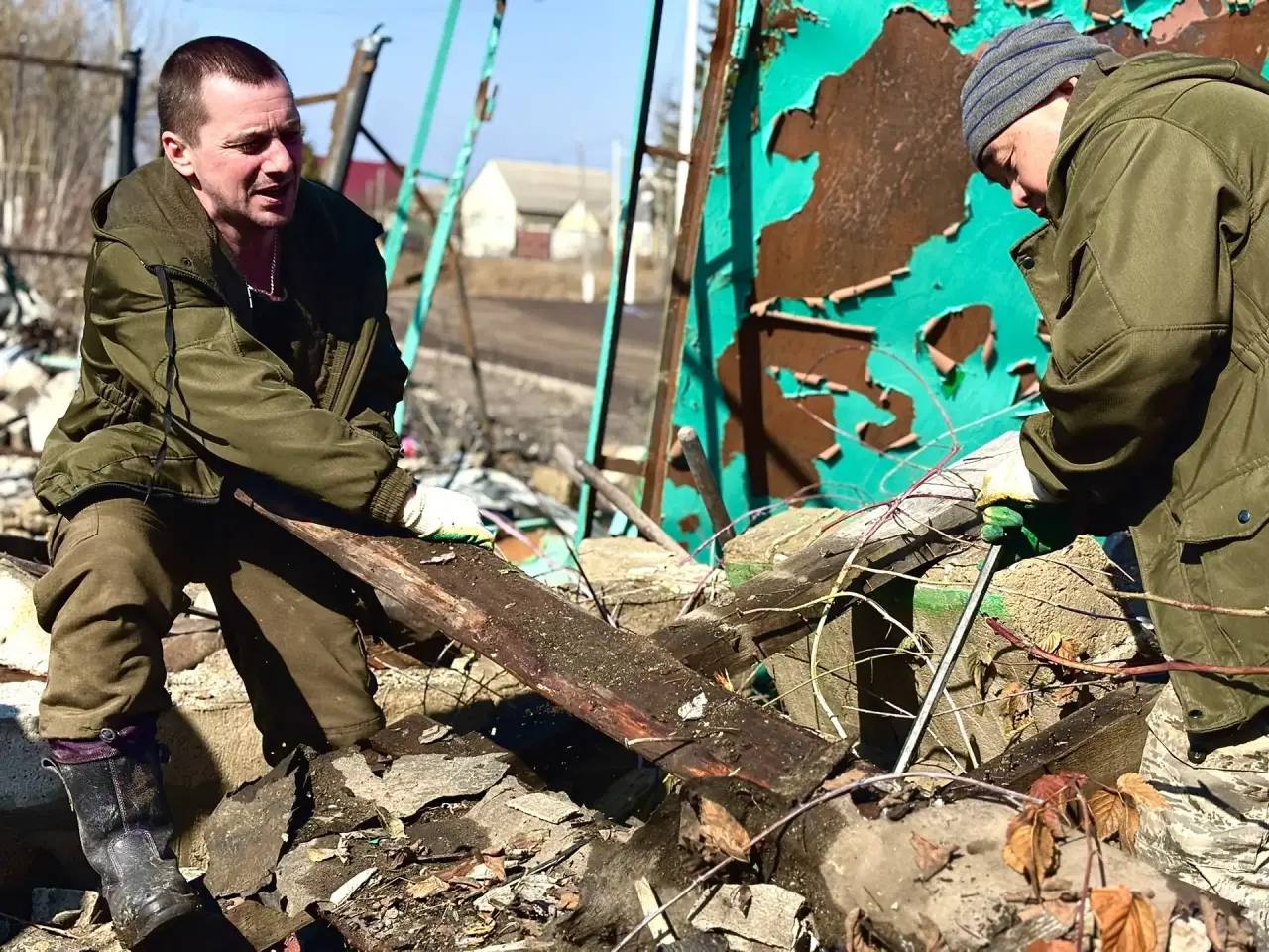 Игорь Кастюкевич: Даже в выходные дни в волонтерском лагере Единой России «Курский рубеж» кипит работа. Игорь Кастюкевич: Даже в выходные дни в волонтерском лагере Единой России «Курский рубеж» кипит работа.