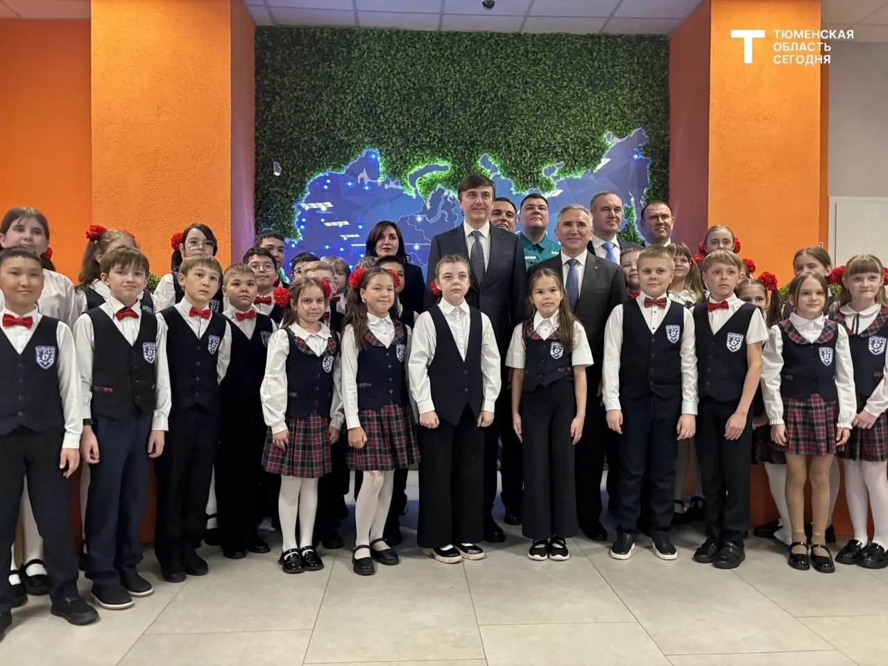 Министр просвещения оценил тобольскую школу №16 имени В. П. Неймышева Министр просвещения оценил тобольскую школу №16 имени В. П. Неймышева