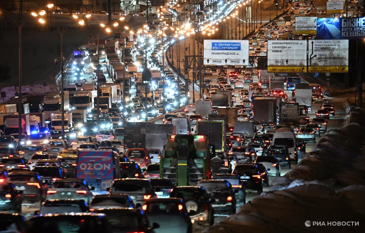 Водители Томской, Ленинградской и Оренбургской областей чаще других не пропускают перед собой машины, которые объезжают пробку и потом пытаются вклиниться обратно в поток, рассказали РИА Новости эксперты