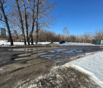 Снег сошел вместе с асфальтом: на дорогах Тюмени с приходом весны образовались многочисленные ямы