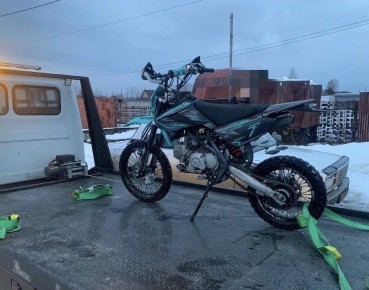 Двое подростков без прав катались на питбайках в Заводоуковском округе