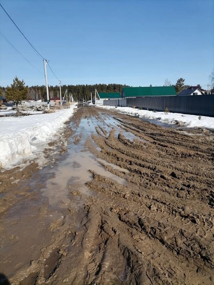 Дорога — кусок грязи!. В Тюнево местные жалуются на состояние их, так называемых, дорог Дорога — кусок грязи!. В Тюнево местные жалуются на состояние их, так называемых, дорог