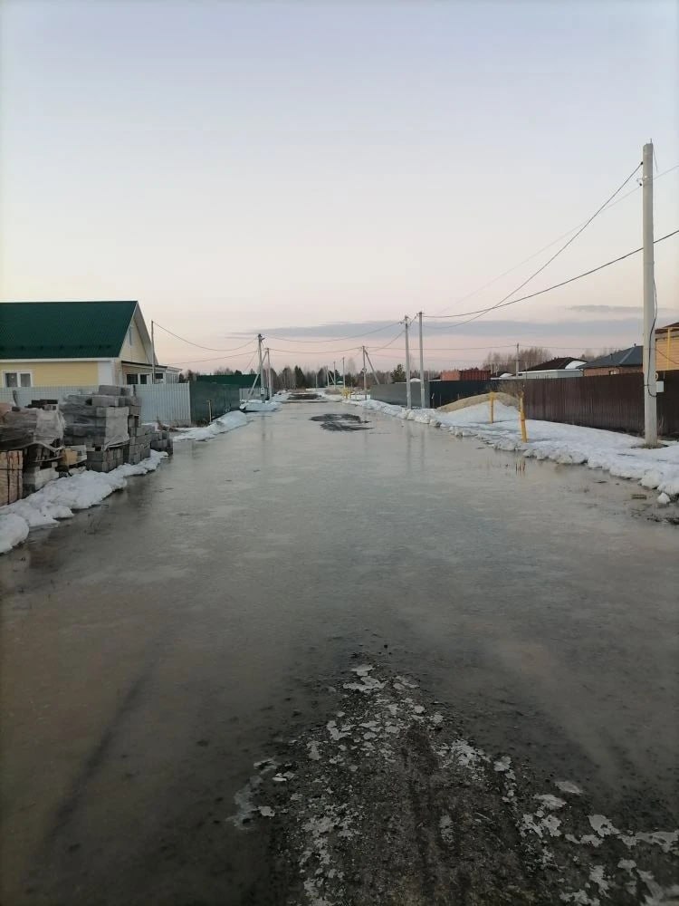 Дорога — кусок грязи!. В Тюнево местные жалуются на состояние их, так называемых, дорог Дорога — кусок грязи!. В Тюнево местные жалуются на состояние их, так называемых, дорог