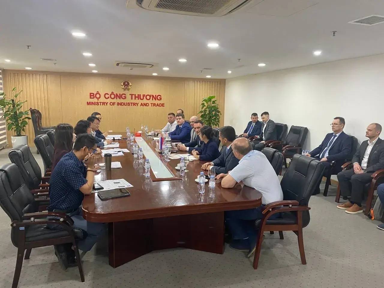 Стартовал визит делегации Тюменской области в Республику Вьетнам