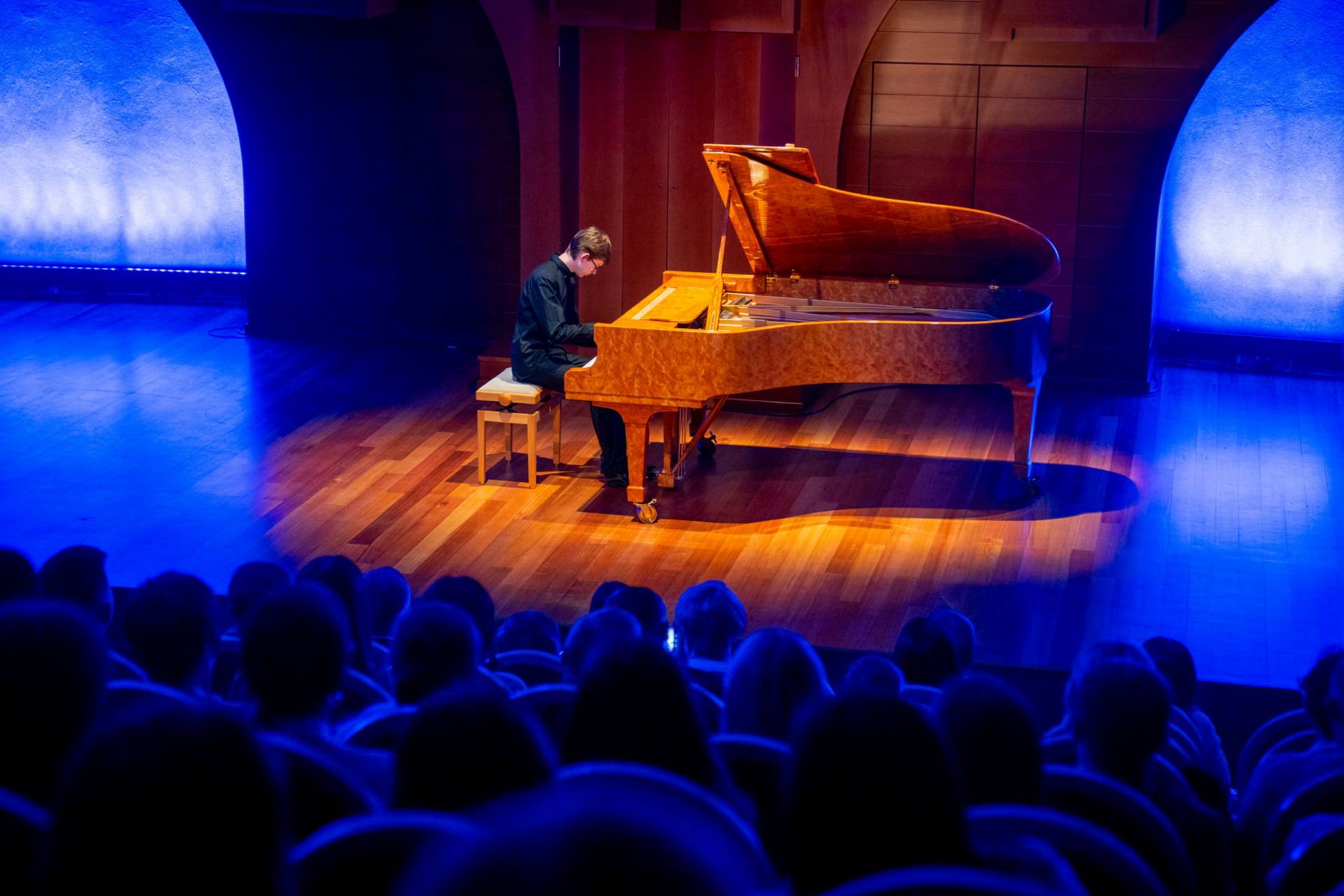 Руслан Кухарук: В День работников культуры поздравил с профессиональным праздником представителей творческих профессий нашего региона Руслан Кухарук: В День работников культуры поздравил с профессиональным праздником представителей творческих профессий нашего региона