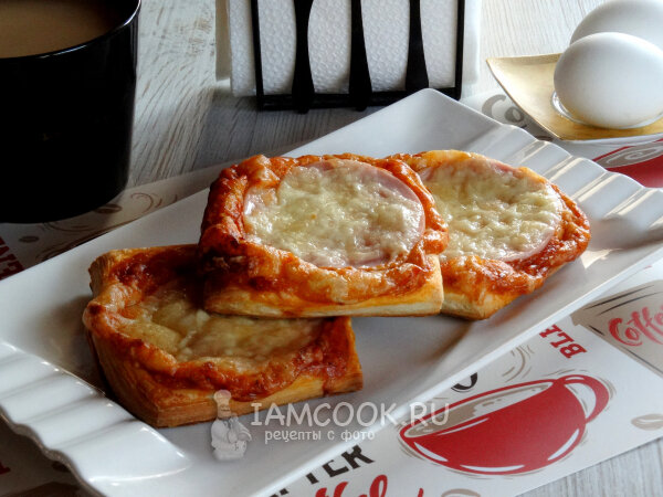 Невероятный завтрак: горячие бутерброды на слоеном тесте