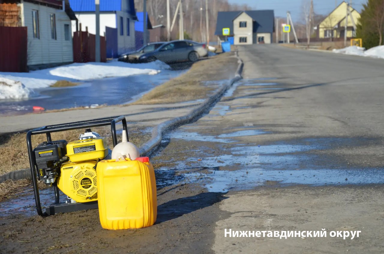 В двух округах Тюменской области борются с подтоплениями территорий В двух округах Тюменской области борются с подтоплениями территорий