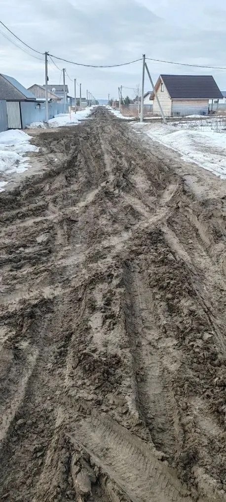 В Радужном местные жители буквально тонут «по пояс» в грязи В Радужном местные жители буквально тонут «по пояс» в грязи