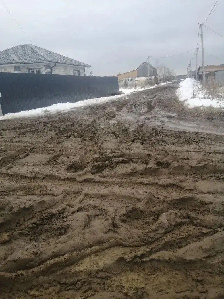 В Радужном местные жители буквально тонут «по пояс» в грязи В Радужном местные жители буквально тонут «по пояс» в грязи