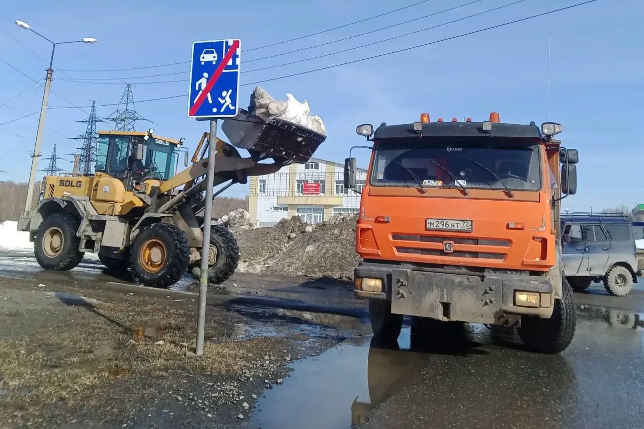 Продолжаем масштабную очистку городской инфраструктуры после зимы Продолжаем масштабную очистку городской инфраструктуры после зимы