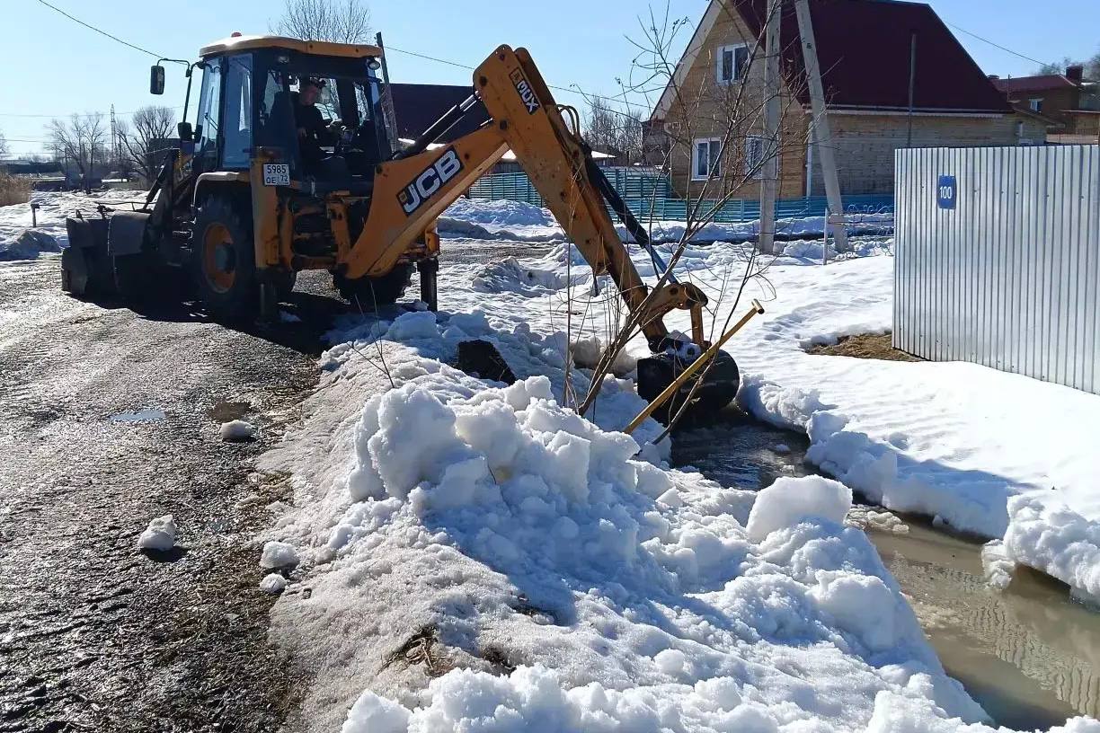 Продолжаем масштабную очистку городской инфраструктуры после зимы Продолжаем масштабную очистку городской инфраструктуры после зимы