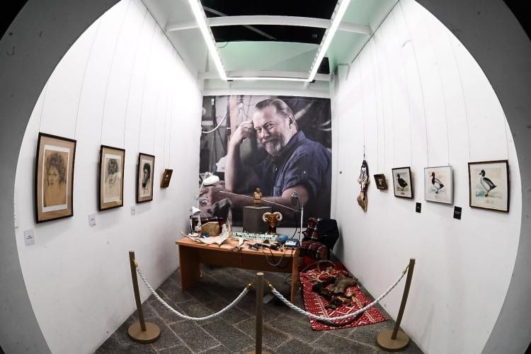 Выставка "Уходя, оставьте свет…", посвященная жизни и творчеству заслуженного художника РФ Сергея Лугинина, открылась 27 марта в музейном комплексе им. И. Я. Словцова