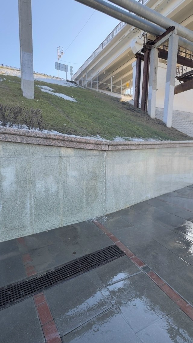 В Тюмени жители беспокоятся о повреждении плитки на набережной из-за талых вод В Тюмени жители беспокоятся о повреждении плитки на набережной из-за талых вод