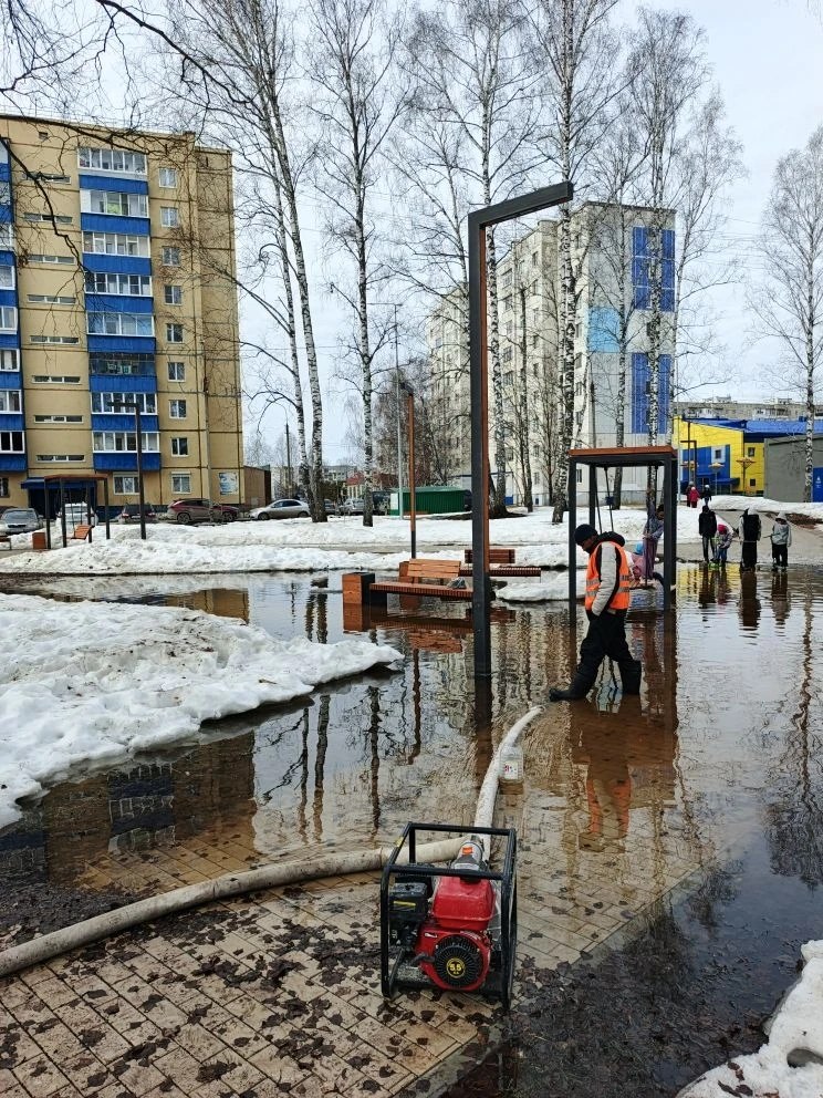 На территории города продолжается ежедневный мониторинг подтопляемых участков На территории города продолжается ежедневный мониторинг подтопляемых участков