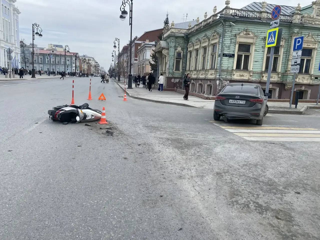 Первое в этом году ДТП с мопедом произошло в Тюмени Первое в этом году ДТП с мопедом произошло в Тюмени