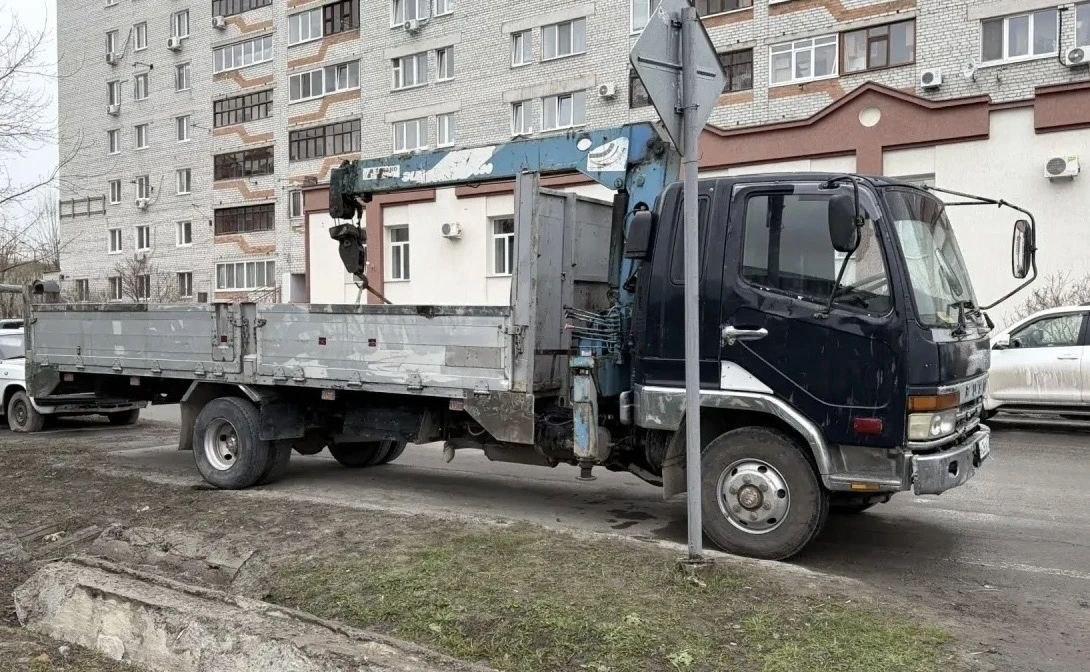 Младенца нашли в кузове крана-манипулятора в Тюмени, пишут местные СМИ