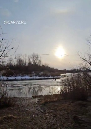 Пока МЧС предупреждает тюменцев об опасности выхода на лед (на улице уже стабильный +), рыбаки на это предупреждение «кладут удочку»
