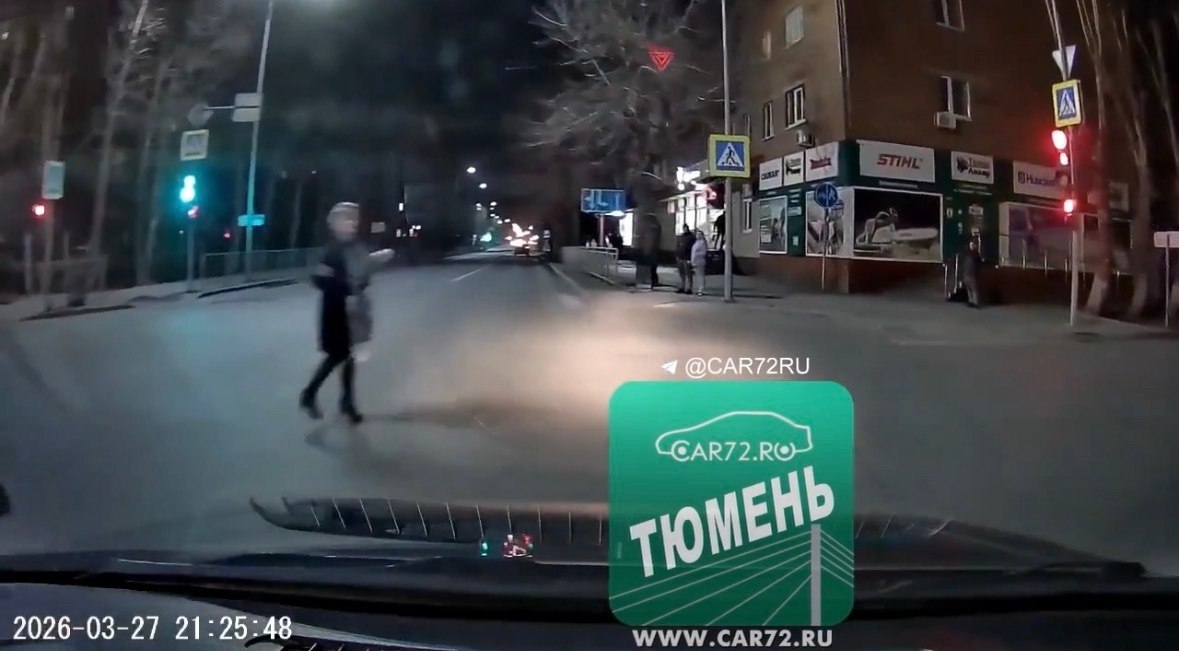 От тюрьмы и от сумы… Тюменка возмутила местных жителей — девушка неспешно двигалась по проезжей части и едва не попала под колеса легковушки От тюрьмы и от сумы… Тюменка возмутила местных жителей — девушка неспешно двигалась по проезжей части и едва не попала под колеса легковушки