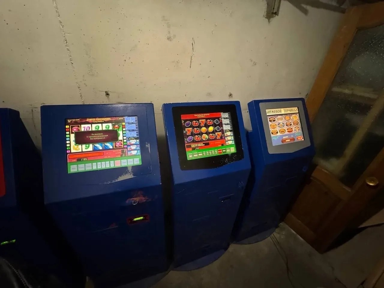 Незаконные игры на деньги: в Тюмени задержали горе-бизнесменов, которые организовали подпольные игорные клубы в Тюменской и Свердловской областях Незаконные игры на деньги: в Тюмени задержали горе-бизнесменов, которые организовали подпольные игорные клубы в Тюменской и Свердловской областях