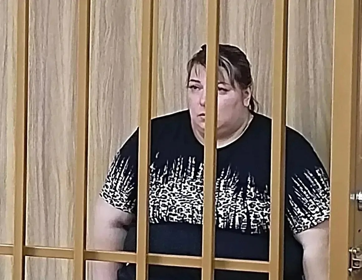 Стало известно о задержании диверсанток, пытавшихся поджечь тюменский военкомат — на фото поджигательницы, мама и дочь Стало известно о задержании диверсанток, пытавшихся поджечь тюменский военкомат — на фото поджигательницы, мама и дочь