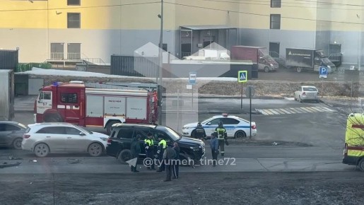 Утром наши подписчики наблюдали такую картинуНа улице Тимофея Чаркова произошло столкновение двух автомобилей