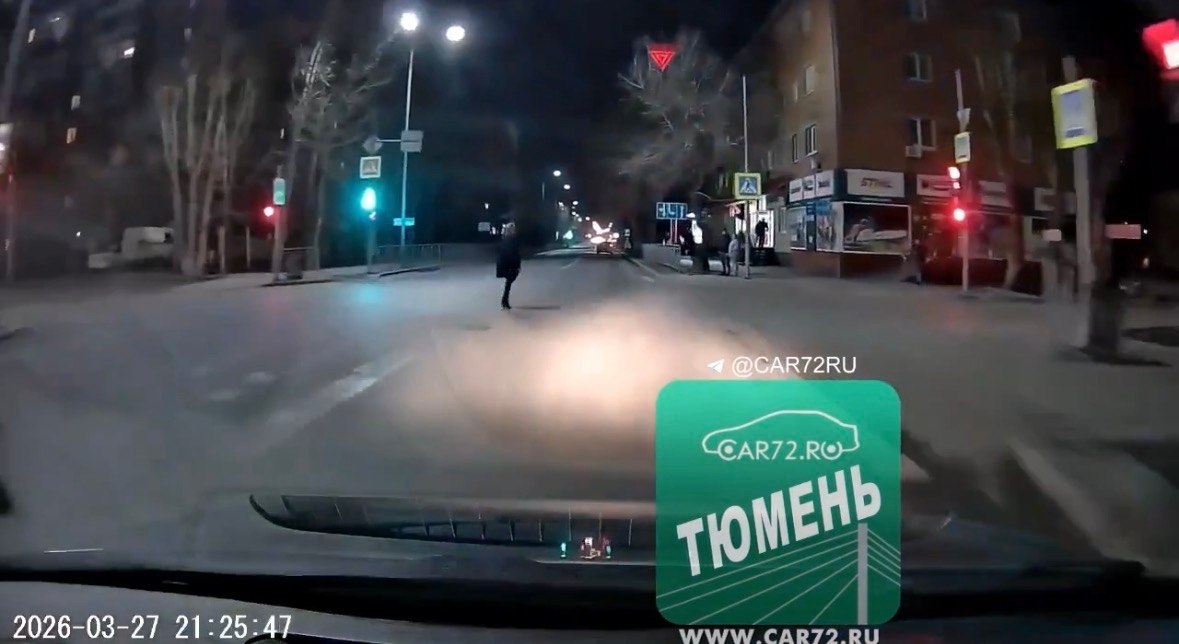 От тюрьмы и от сумы… Тюменка возмутила местных жителей — девушка неспешно двигалась по проезжей части и едва не попала под колеса легковушки От тюрьмы и от сумы… Тюменка возмутила местных жителей — девушка неспешно двигалась по проезжей части и едва не попала под колеса легковушки