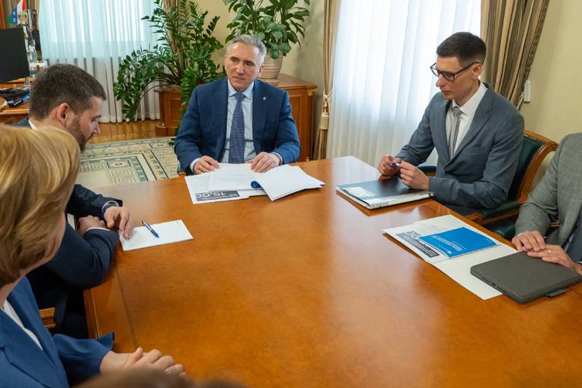 Губернатор Александр Моор встретился с представителями Банка России