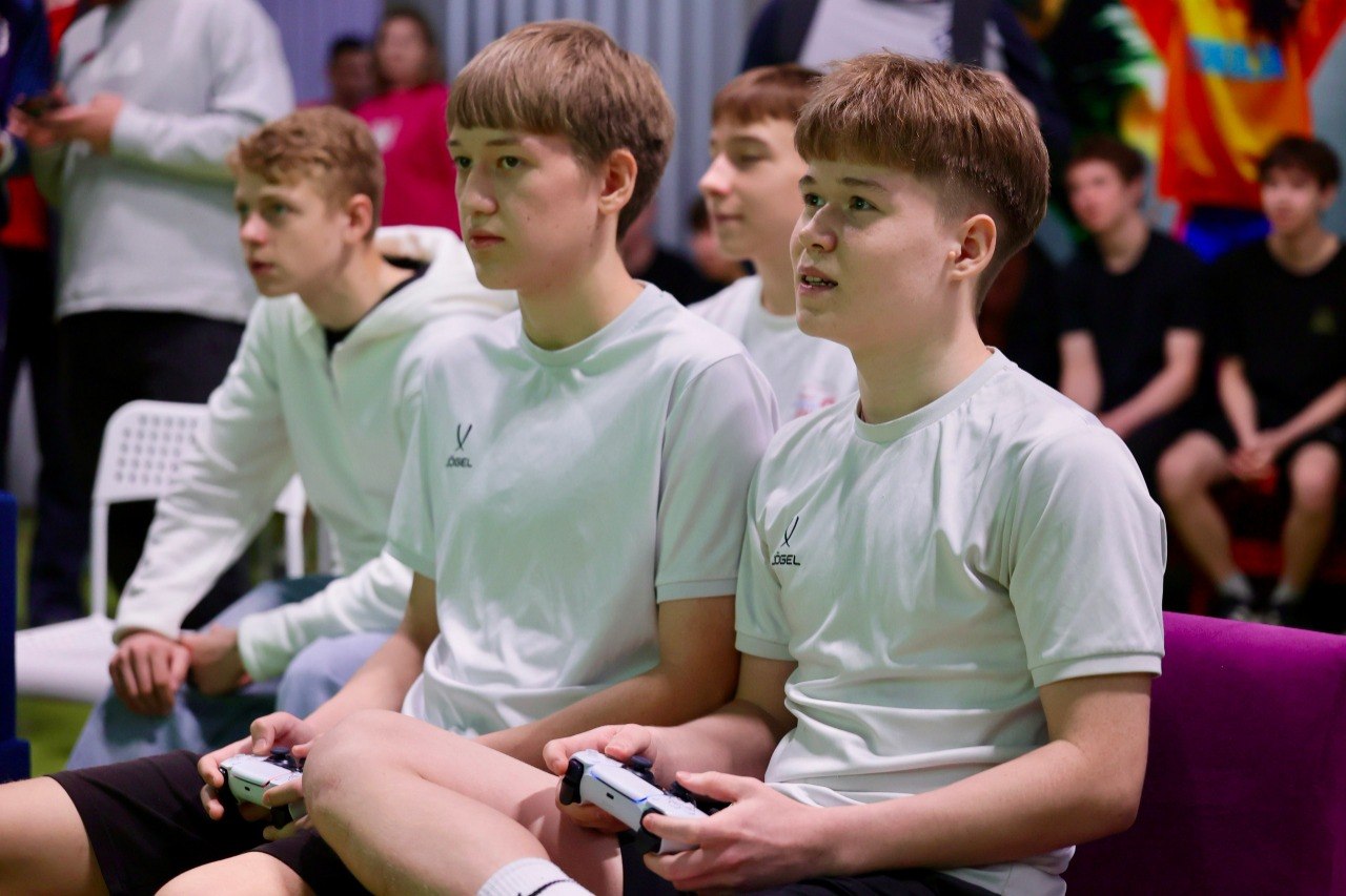 Сегодня в нашем городе в Фиджитал-центре стартовали по-настоящему инновационные и зрелищные соревнования — Кубок Главы города Тобольска по фиджитал-футболу! Сегодня в нашем городе в Фиджитал-центре стартовали по-настоящему инновационные и зрелищные соревнования — Кубок Главы города Тобольска по фиджитал-футболу!