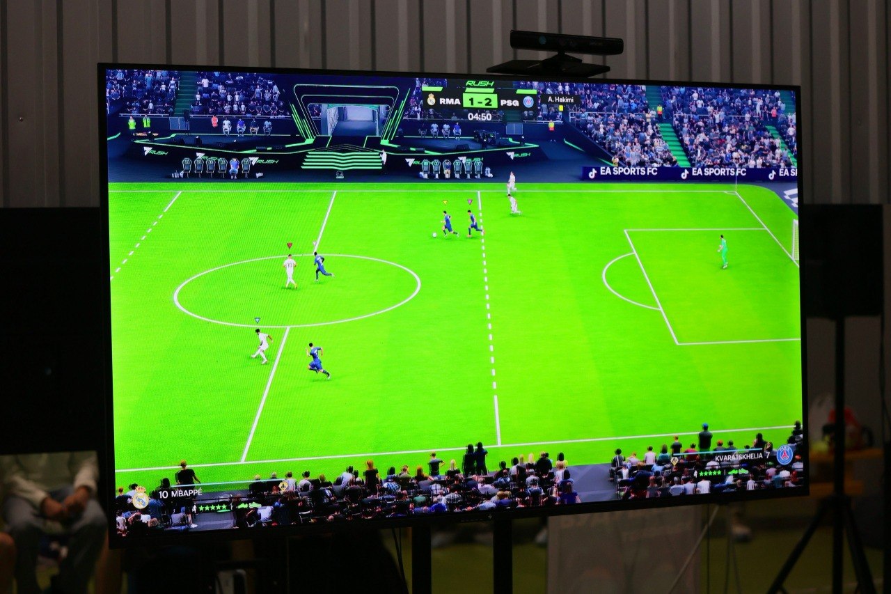 Сегодня в нашем городе в Фиджитал-центре стартовали по-настоящему инновационные и зрелищные соревнования — Кубок Главы города Тобольска по фиджитал-футболу! Сегодня в нашем городе в Фиджитал-центре стартовали по-настоящему инновационные и зрелищные соревнования — Кубок Главы города Тобольска по фиджитал-футболу!