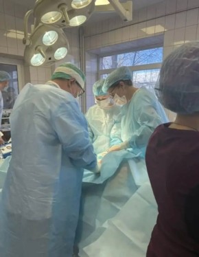 Сразу четырех близняшек родила россиянка: это уникальный случай в российской медицине