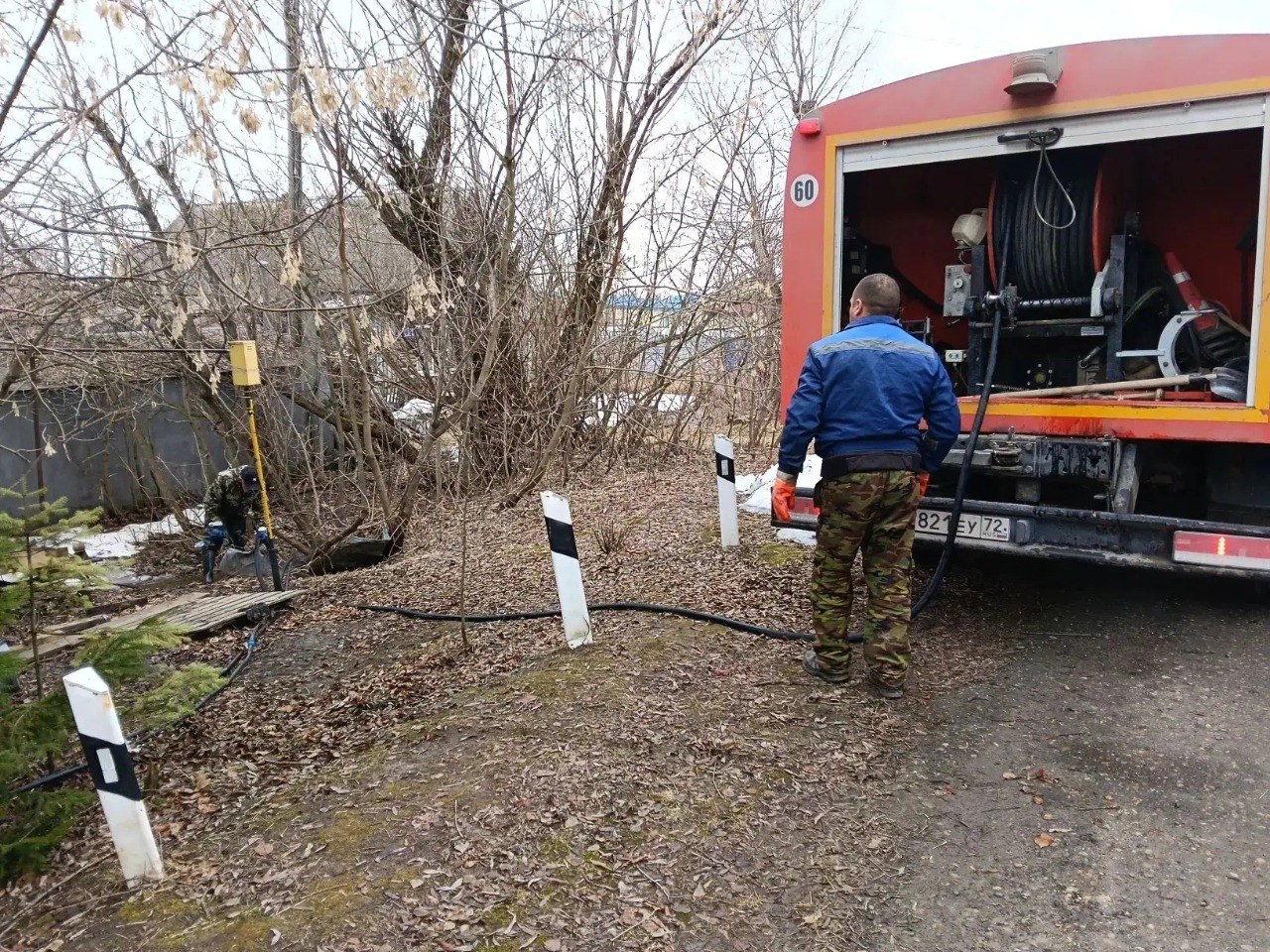 Чтобы паводковые воды не доставили хлопот жителям подрядные организации проводят очистку оголовков и промывку водопропускных труб Чтобы паводковые воды не доставили хлопот жителям подрядные организации проводят очистку оголовков и промывку водопропускных труб