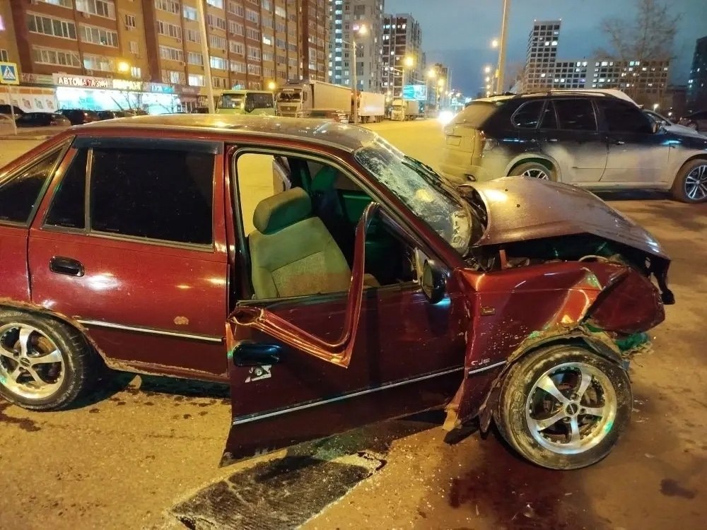 Стали известны подробности аварии, произошедшей в Зареке накануне — за рулем был подросток Стали известны подробности аварии, произошедшей в Зареке накануне — за рулем был подросток