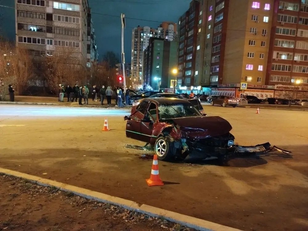 Стали известны подробности аварии, произошедшей в Зареке накануне — за рулем был подросток Стали известны подробности аварии, произошедшей в Зареке накануне — за рулем был подросток