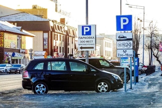 Платные парковки разрастаются по Тюмени: теперь они появятся на 50 лет Октября и Даудельной