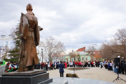 Максим Афанасьев: Тюменские школьники прошли по памятным местам города