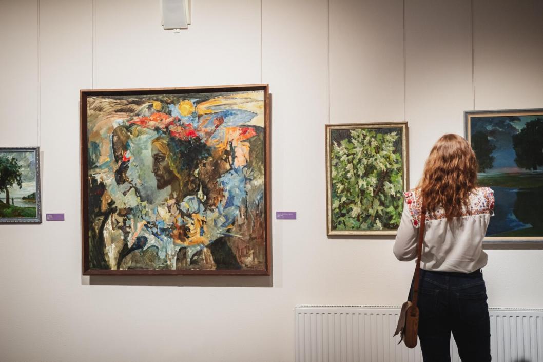 В Тюмени запустили «Музейную терапию» — сеансы психолога среди картин и скульптур