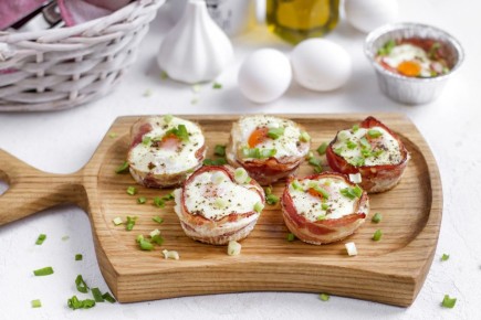 Яичные медальоны в беконе: новый взгляд на завтрак