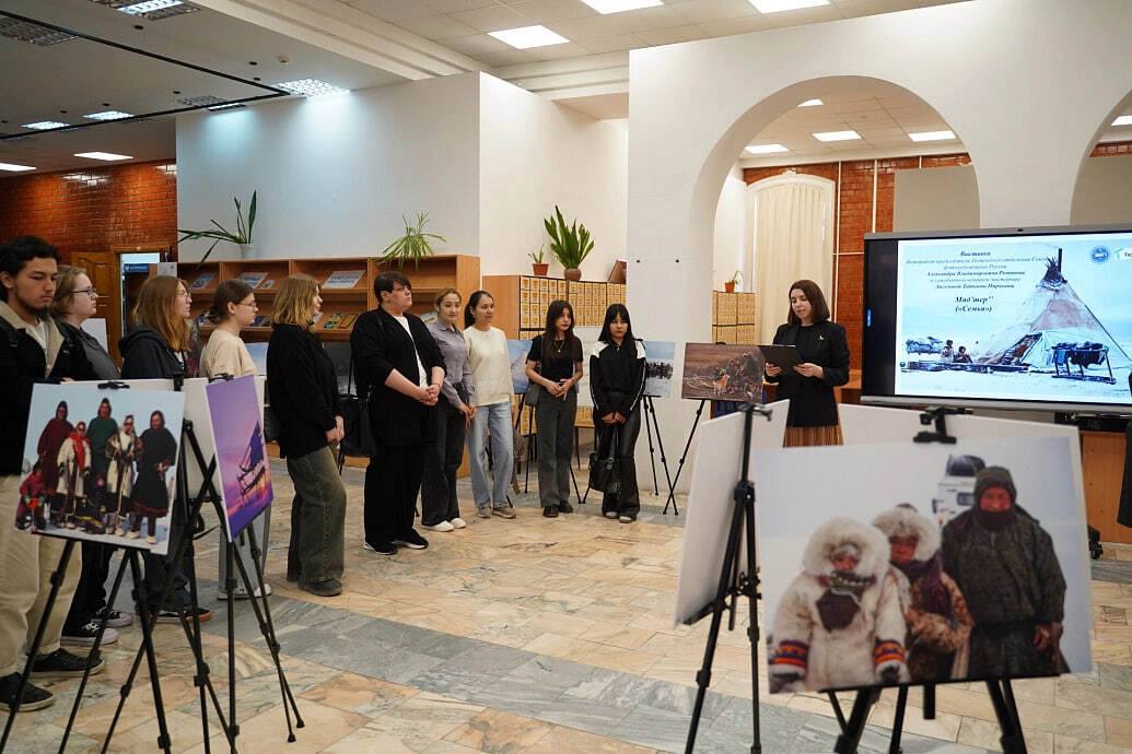 Выставка "Мядтер" ("Семья") открылась в рамках Года единства народов России в библиотеке ТюмГУ