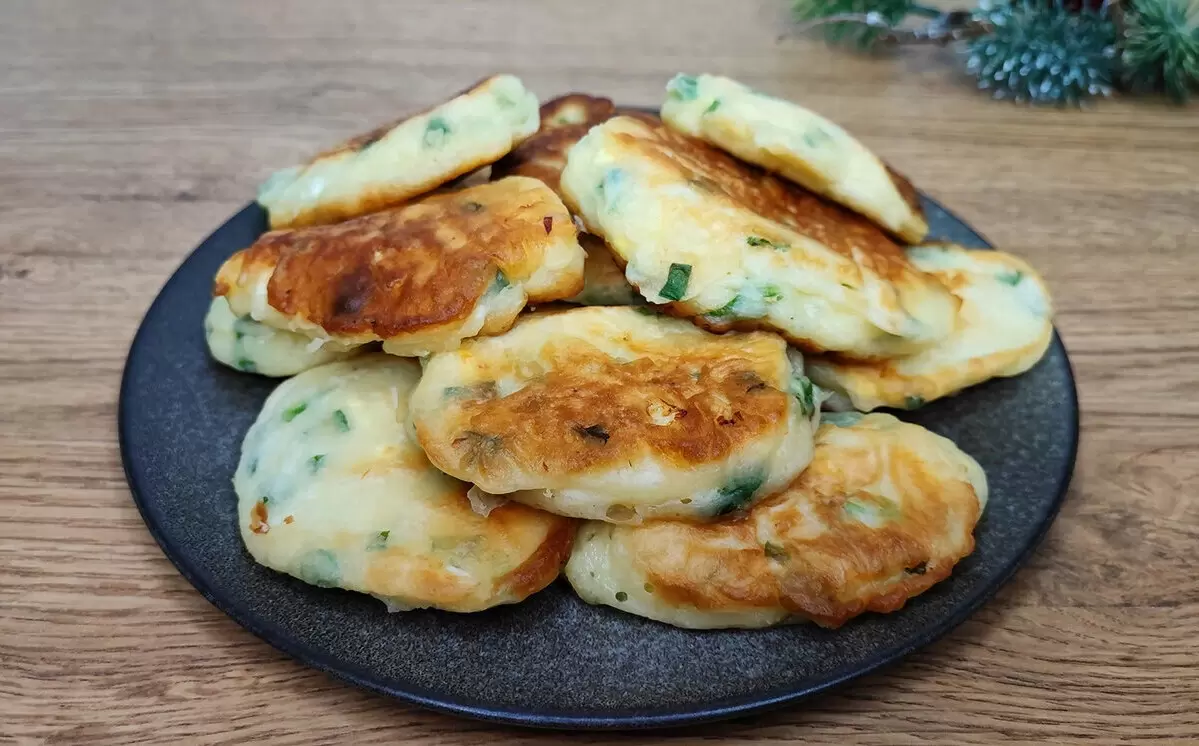 Нежные и воздушные пирожки с луком и яйцом: домашний уют за 15 минут