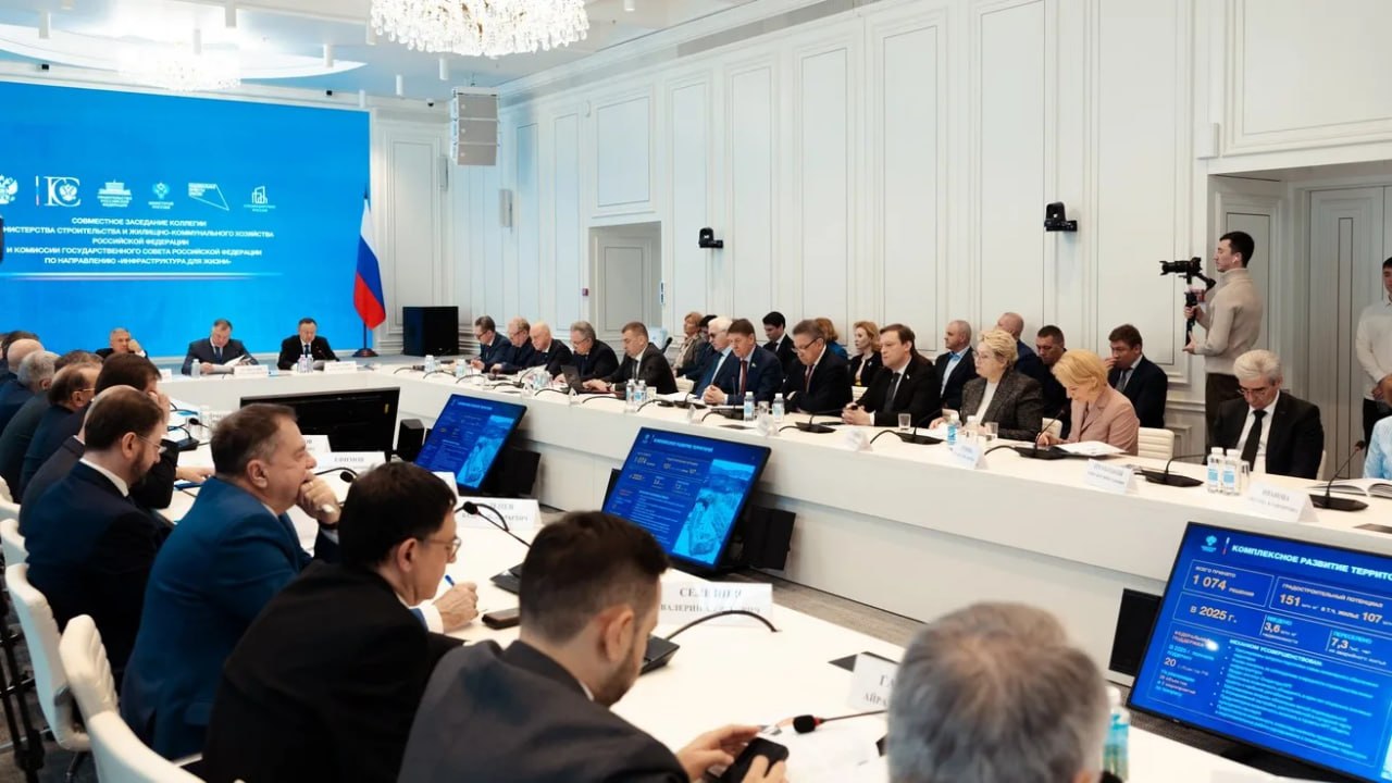 Александр Моор принял участие в совместном заседании коллегии Минстроя РФ и комиссии Госсовета РФ по направлению "Инфраструктура для жизни" Александр Моор принял участие в совместном заседании коллегии Минстроя РФ и комиссии Госсовета РФ по направлению "Инфраструктура для жизни"