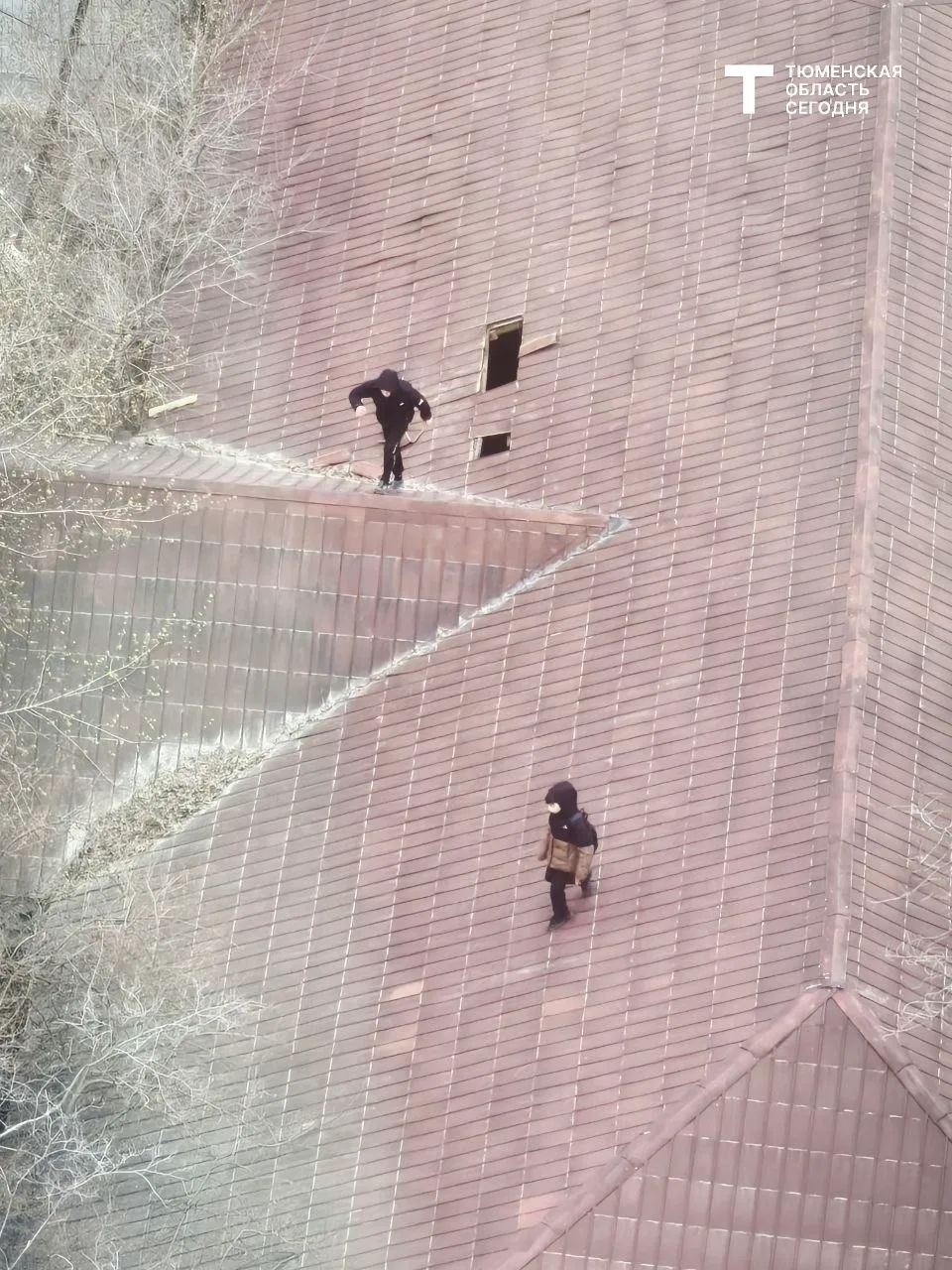 Трое детей были замечены на крыше здания на Одесской в Тюмени