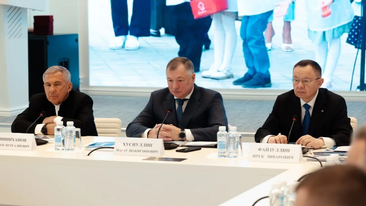 Александр Моор принял участие в совместном заседании коллегии Минстроя РФ и комиссии Госсовета РФ по направлению "Инфраструктура для жизни" Александр Моор принял участие в совместном заседании коллегии Минстроя РФ и комиссии Госсовета РФ по направлению "Инфраструктура для жизни"