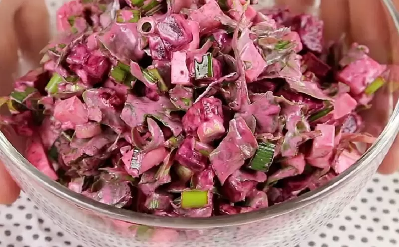 Свекольный салат с огурцом и сыром: летний хит в вашем рационе