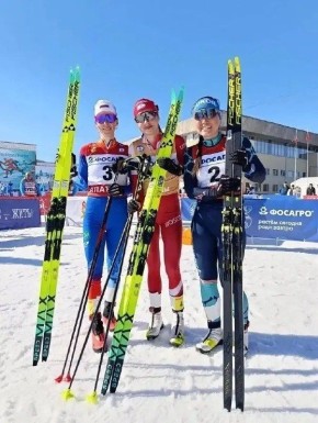 Тюменская лыжница Карина Гончарова завоевала золото чемпионата России — 2026 в массстарте на 50 км классическим стилем!