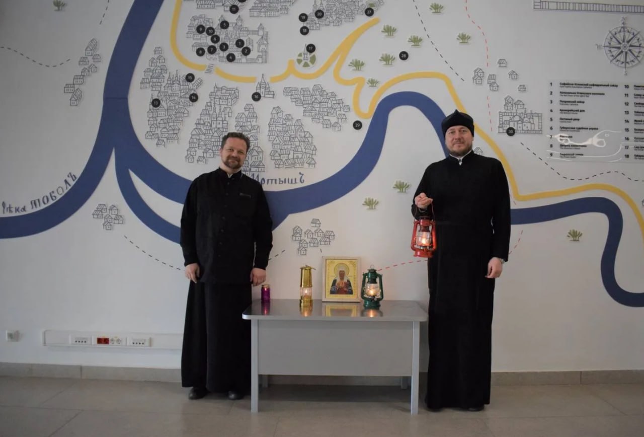 В Тобольск доставили Благодатный огонь – одну из важнейших святынь православного мира В Тобольск доставили Благодатный огонь – одну из важнейших святынь православного мира