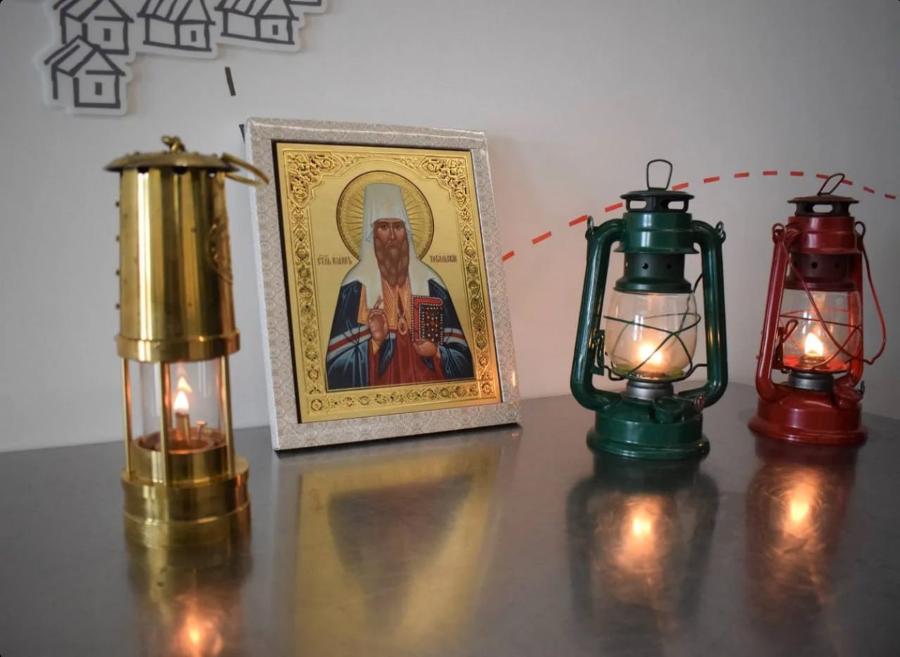 В Тобольск доставили Благодатный огонь – одну из важнейших святынь православного мира