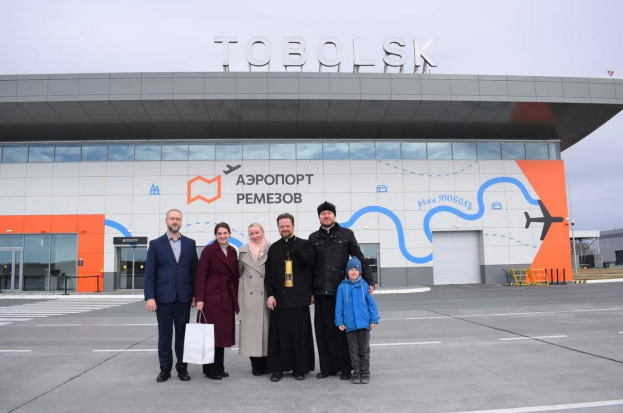 В Тобольск доставили Благодатный огонь – одну из важнейших святынь православного мира В Тобольск доставили Благодатный огонь – одну из важнейших святынь православного мира