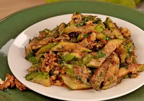 Новый взгляд на салат из жареных кабачков